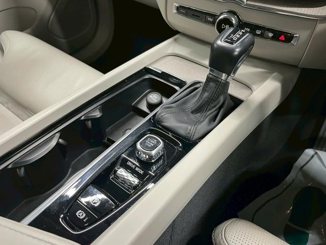 ＸＣ６０ Ｄ４　ＡＷＤ　インスクリプション　禁煙車／ベージュ革シート（ヒーター付）／前後ドラレコ／ハーマンカードン／ボルボインテリセーフ／全方位カメラ／純正ナビ／フルセグＴＶ／ＥＴＣ／Ｐバックドア／純正１９アルミ／ＬＥＤヘッドライト（76枚目）