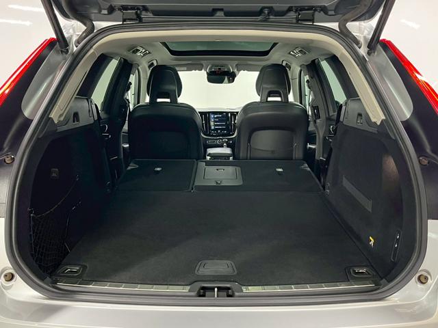 ＸＣ６０ Ｔ５　ＡＷＤ　インスクリプション　２０１７年モデル／禁煙車／ブラックレザーシート（ヒーター付）／サンルーフ／ボルボインテリセーフ／Ｐバックドア／全方位カメラ／ナビ／フルセグＴＶ／ＵＳＢ接続可／ＥＴＣ／ドラレコ／ＬＥＤヘッド／１９アルミ（32枚目）