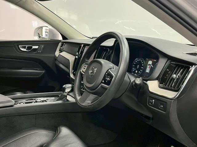 ＸＣ６０ Ｔ５　ＡＷＤ　インスクリプション　２０１７年モデル／禁煙車／ブラックレザーシート（ヒーター付）／サンルーフ／ボルボインテリセーフ／Ｐバックドア／全方位カメラ／ナビ／フルセグＴＶ／ＵＳＢ接続可／ＥＴＣ／ドラレコ／ＬＥＤヘッド／１９アルミ（45枚目）