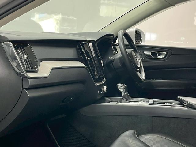 ＸＣ６０ Ｔ５　ＡＷＤ　インスクリプション　２０１７年モデル／禁煙車／ブラックレザーシート（ヒーター付）／サンルーフ／ボルボインテリセーフ／Ｐバックドア／全方位カメラ／ナビ／フルセグＴＶ／ＵＳＢ接続可／ＥＴＣ／ドラレコ／ＬＥＤヘッド／１９アルミ（49枚目）