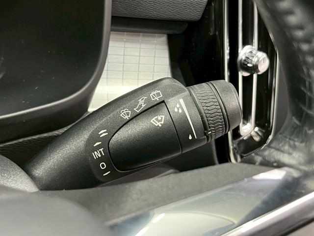 ＸＣ４０ Ｔ４　モメンタム　純正ナビ／全方位カメラ／ボルボインテリセーフ／禁煙車／ＥＴＣ／ＴＶ／スマートキー／電動シート／盗難防止装置／ＬＥＤヘッドライト／コーナーセンサー／レーンキープアシスト／Ｂｌｕｅｔｏｏｔｈ接続／（61枚目）