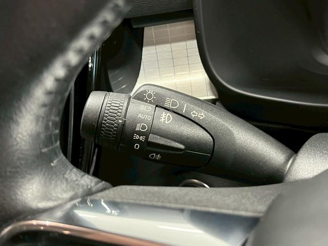 ＸＣ４０ Ｔ４　モメンタム　純正ナビ／全方位カメラ／ボルボインテリセーフ／禁煙車／ＥＴＣ／ＴＶ／スマートキー／電動シート／盗難防止装置／ＬＥＤヘッドライト／コーナーセンサー／レーンキープアシスト／Ｂｌｕｅｔｏｏｔｈ接続／（62枚目）