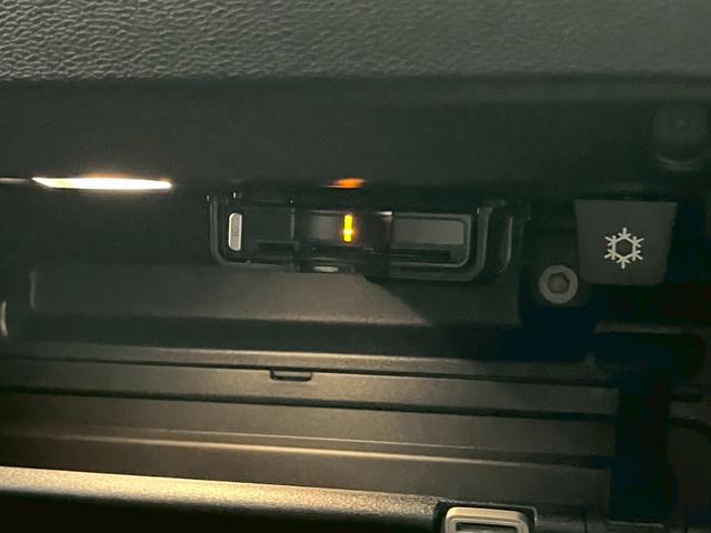 ＸＣ４０ Ｔ４　モメンタム　純正ナビ／全方位カメラ／ボルボインテリセーフ／禁煙車／ＥＴＣ／ＴＶ／スマートキー／電動シート／盗難防止装置／ＬＥＤヘッドライト／コーナーセンサー／レーンキープアシスト／Ｂｌｕｅｔｏｏｔｈ接続／（76枚目）