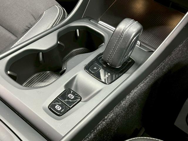 ＸＣ４０ Ｔ４　モメンタム　純正ナビ／全方位カメラ／ボルボインテリセーフ／禁煙車／ＥＴＣ／ＴＶ／スマートキー／電動シート／盗難防止装置／ＬＥＤヘッドライト／コーナーセンサー／レーンキープアシスト／Ｂｌｕｅｔｏｏｔｈ接続／（77枚目）