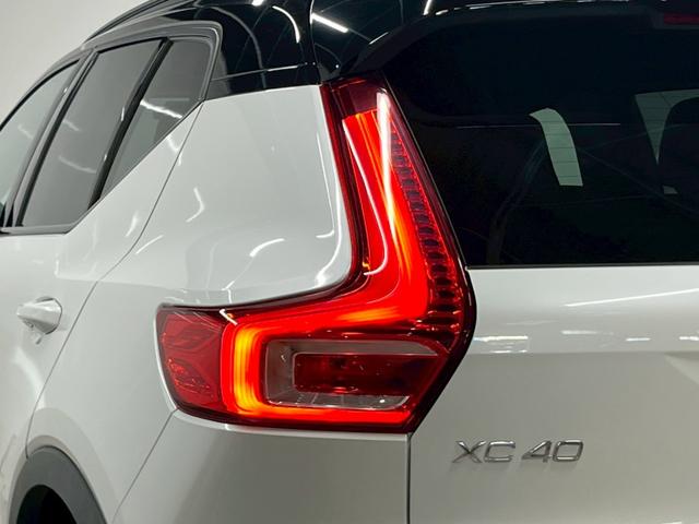 ＸＣ４０ Ｂ４　ＡＷＤ　Ｒデザイン　２０２１年モデル／禁煙車／ハーマンカードン／ボルボインテリセーフ／Ｈレザーシート（ヒーター付）／サンルーフ／純正ナビ／フルセグＴＶ／全方位カメラ／クルコン／前後ドラレコ／ＬＥＤヘッド／純正１９アルミ（30枚目）