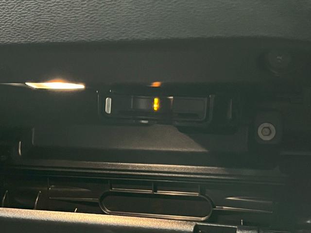 ＸＣ４０ Ｂ４　ＡＷＤ　Ｒデザイン　２０２１年モデル／禁煙車／ハーマンカードン／ボルボインテリセーフ／Ｈレザーシート（ヒーター付）／サンルーフ／純正ナビ／フルセグＴＶ／全方位カメラ／クルコン／前後ドラレコ／ＬＥＤヘッド／純正１９アルミ（78枚目）