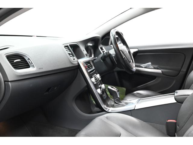 V60 D4 SE 2017年モデル/ブラックレザーシート(ヒーター付)/ボルボインテリセーフ/純正ナビ/フルセグTV/USB接続/リアエンターテイメント/Bカメラ/クリアランスソナー/ETC/HIDヘッド/Pバックドア(47枚目)