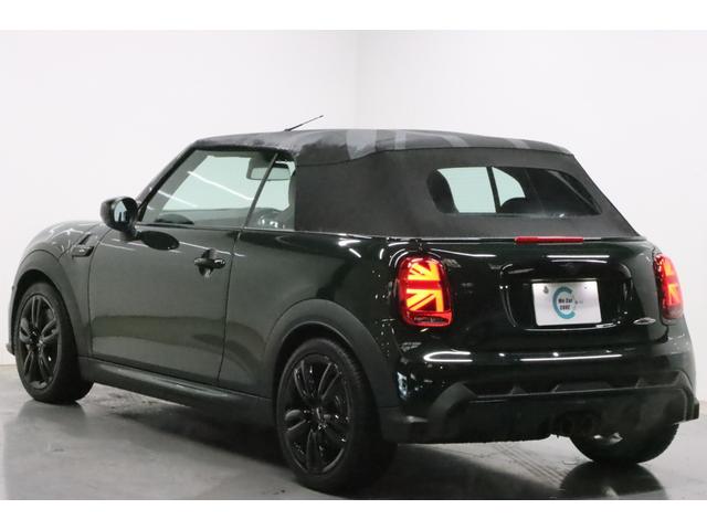 ＭＩＮＩ ジョンクーパーワークス　コンバーチブル　ＪＣＷトリム　ＪＣＷトリム／禁煙車／電動オープン／Ａｐｐｌｅ　ＣａｒＰｌａｙ／ＵＳＢ接続可／バックカメラ／Ｈレザーシート（ヒーター付）／クルコン／クリアランスソナー／ＥＴＣ／ＬＥＤヘッド／純正１７アルミ／赤キャリパ（7枚目）