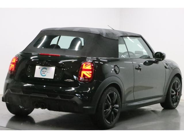 ＭＩＮＩ ジョンクーパーワークス　コンバーチブル　ＪＣＷトリム　ＪＣＷトリム／禁煙車／電動オープン／Ａｐｐｌｅ　ＣａｒＰｌａｙ／ＵＳＢ接続可／バックカメラ／Ｈレザーシート（ヒーター付）／クルコン／クリアランスソナー／ＥＴＣ／ＬＥＤヘッド／純正１７アルミ／赤キャリパ（9枚目）