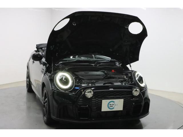 ＭＩＮＩ ジョンクーパーワークス　コンバーチブル　ＪＣＷトリム　ＪＣＷトリム／禁煙車／電動オープン／Ａｐｐｌｅ　ＣａｒＰｌａｙ／ＵＳＢ接続可／バックカメラ／Ｈレザーシート（ヒーター付）／クルコン／クリアランスソナー／ＥＴＣ／ＬＥＤヘッド／純正１７アルミ／赤キャリパ（28枚目）