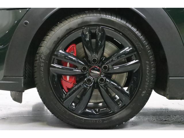 ＭＩＮＩ ジョンクーパーワークス　コンバーチブル　ＪＣＷトリム　ＪＣＷトリム／禁煙車／電動オープン／Ａｐｐｌｅ　ＣａｒＰｌａｙ／ＵＳＢ接続可／バックカメラ／Ｈレザーシート（ヒーター付）／クルコン／クリアランスソナー／ＥＴＣ／ＬＥＤヘッド／純正１７アルミ／赤キャリパ（32枚目）