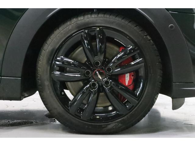 ＭＩＮＩ ジョンクーパーワークス　コンバーチブル　ＪＣＷトリム　ＪＣＷトリム／禁煙車／電動オープン／Ａｐｐｌｅ　ＣａｒＰｌａｙ／ＵＳＢ接続可／バックカメラ／Ｈレザーシート（ヒーター付）／クルコン／クリアランスソナー／ＥＴＣ／ＬＥＤヘッド／純正１７アルミ／赤キャリパ（37枚目）