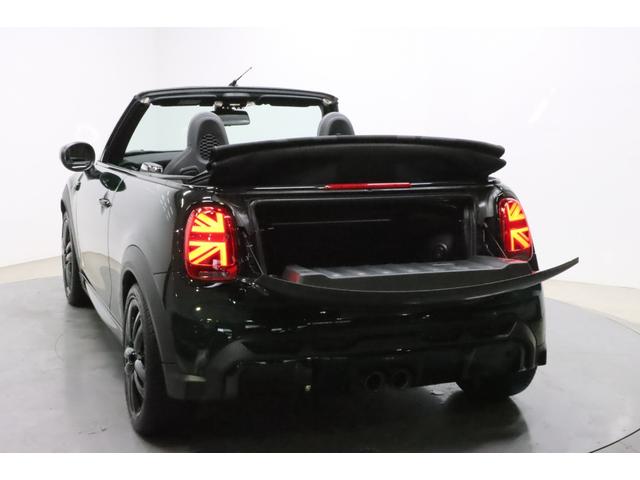 ＭＩＮＩ ジョンクーパーワークス　コンバーチブル　ＪＣＷトリム　ＪＣＷトリム／禁煙車／電動オープン／Ａｐｐｌｅ　ＣａｒＰｌａｙ／ＵＳＢ接続可／バックカメラ／Ｈレザーシート（ヒーター付）／クルコン／クリアランスソナー／ＥＴＣ／ＬＥＤヘッド／純正１７アルミ／赤キャリパ（42枚目）