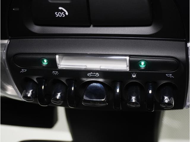 ＭＩＮＩ ジョンクーパーワークス　コンバーチブル　ＪＣＷトリム　ＪＣＷトリム／禁煙車／電動オープン／Ａｐｐｌｅ　ＣａｒＰｌａｙ／ＵＳＢ接続可／バックカメラ／Ｈレザーシート（ヒーター付）／クルコン／クリアランスソナー／ＥＴＣ／ＬＥＤヘッド／純正１７アルミ／赤キャリパ（45枚目）