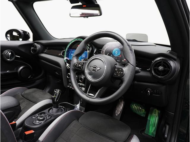 ＭＩＮＩ ジョンクーパーワークス　コンバーチブル　ＪＣＷトリム　ＪＣＷトリム／禁煙車／電動オープン／Ａｐｐｌｅ　ＣａｒＰｌａｙ／ＵＳＢ接続可／バックカメラ／Ｈレザーシート（ヒーター付）／クルコン／クリアランスソナー／ＥＴＣ／ＬＥＤヘッド／純正１７アルミ／赤キャリパ（53枚目）