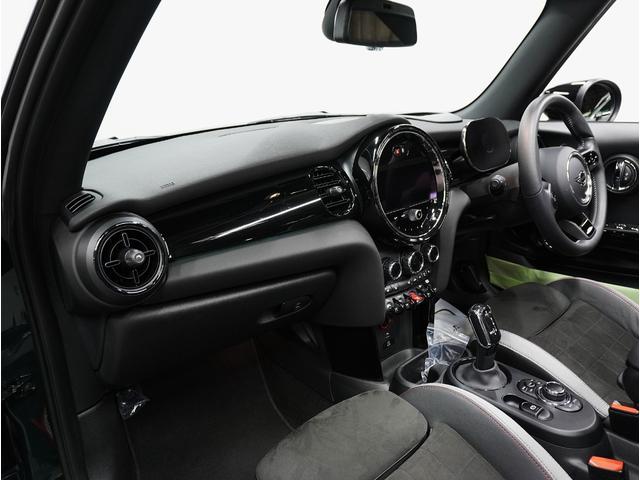 ＭＩＮＩ ジョンクーパーワークス　コンバーチブル　ＪＣＷトリム　ＪＣＷトリム／禁煙車／電動オープン／Ａｐｐｌｅ　ＣａｒＰｌａｙ／ＵＳＢ接続可／バックカメラ／Ｈレザーシート（ヒーター付）／クルコン／クリアランスソナー／ＥＴＣ／ＬＥＤヘッド／純正１７アルミ／赤キャリパ（56枚目）