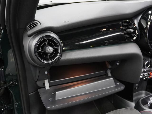 ＭＩＮＩ ジョンクーパーワークス　コンバーチブル　ＪＣＷトリム　ＪＣＷトリム／禁煙車／電動オープン／Ａｐｐｌｅ　ＣａｒＰｌａｙ／ＵＳＢ接続可／バックカメラ／Ｈレザーシート（ヒーター付）／クルコン／クリアランスソナー／ＥＴＣ／ＬＥＤヘッド／純正１７アルミ／赤キャリパ（57枚目）