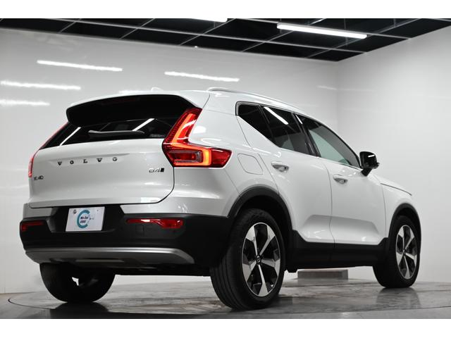 ＸＣ４０ アルティメット　Ｂ４　ＡＷＤ　２０２３年モデル／レザーシート（ヒーター付）／ハーマンカードン／ボルボインテリセーフ／全方位カメラ／Ｇｏｏｇｌｅナビ／Ｐバックドア／前後ドラレコ／クルコン／ＥＴＣ／純正１９アルミ／ＬＥＤヘッドライト（7枚目）