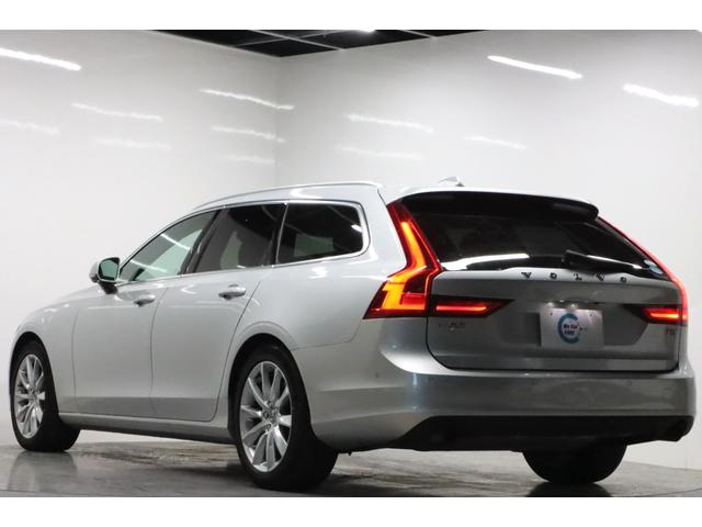 Ｖ９０ Ｔ５　モメンタム　禁煙車／ブラックレザーシート（ヒーター付）／ボルボインテリセーフ／全方位カメラ／純正ナビ／フルセグＴＶ／Ｂｌｕｅｔｏｏｔｈ対応／ＵＳＢ接続／クルコン／ＥＴＣ／Ｐバックドア／純正１８アルミ／ＬＥＤヘッド（5枚目）