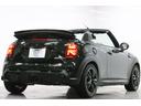 ジョンクーパーワークス　コンバーチブル　ＪＣＷトリム　ＪＣＷトリム／禁煙車／電動オープン／Ａｐｐｌｅ　ＣａｒＰｌａｙ／ＵＳＢ接続可／バックカメラ／Ｈレザーシート（ヒーター付）／クルコン／クリアランスソナー／ＥＴＣ／ＬＥＤヘッド／純正１７アルミ／赤キャリパ（17枚目）