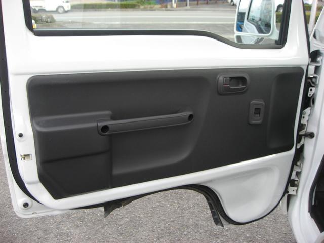 アクティトラック タウン AT・2WD・CD・エアコン・パワステ・Wエアバッグ・キーレス・社外アルミホイール・荷台ランプ(18枚目)