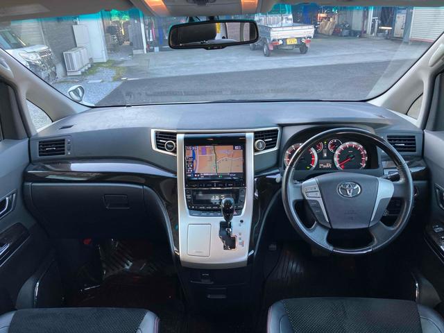 ヴェルファイア ２．４Ｚ　ゴールデンアイズＩＩ　ＥＴＣ　バックカメラ　ナビ　ＴＶ　クリアランスソナー　オートクルーズコントロール　両側電動スライドドア　オートライト　ＨＩＤ　電動リアゲート　スマートキー　電動格納ミラー　後席モニター　３列シート（4枚目）