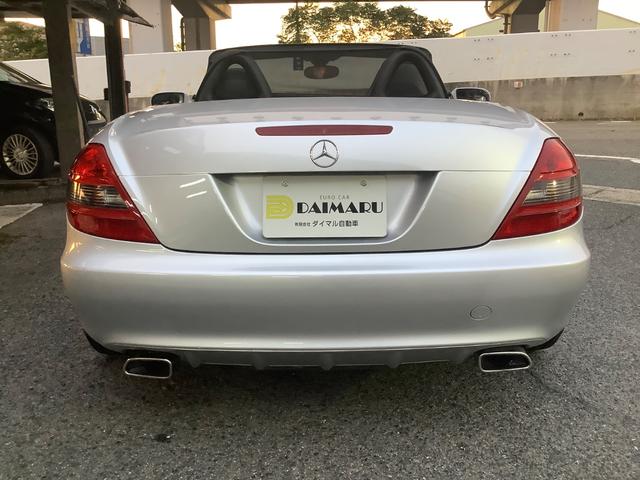 SLK SLK200コンプレッサー 後期モデル・禁煙車・純正HDDナビ・Bluetooth・黒革メモリーパワーシート左右・エアースカー(3枚目)