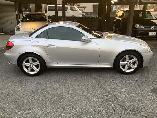 SLK SLK200コンプレッサー 後期モデル・禁煙車・純正HDDナビ・Bluetooth・黒革メモリーパワーシート左右・エアースカー(4枚目)