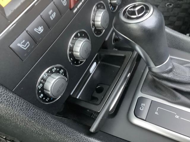 SLK SLK200コンプレッサー 後期モデル・禁煙車・純正HDDナビ・Bluetooth・黒革メモリーパワーシート左右・エアースカー(32枚目)