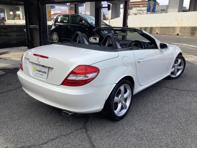 ＳＬＫ３５０　禁煙車・ケンウッドナビＴＶキャンセラー付・バックモニター・黒革シートヒーターメモリーパワーシート・エアースカーフ・ブリヂストンレグノタイヤ４本・管理ユーザー下取車・ハンマーカートンサウンド(8枚目)