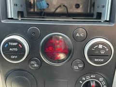 【オートエアコン】車内温度をセンサーが感知してご希望の車内温度になるよう、風量も自動で調整してくれます☆ 4