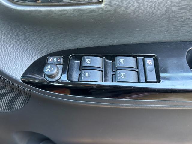 タント カスタムＲＳ　トップエディションＳＡＩＩ　純正８インチメモリナビ　フルセグＴＶ　バックモニター　両側パワースライドドア　ＥＴＣ　プッシュスタート　衝突軽減ブレーキ　ハーフレザー　アイドリングストップ（30枚目）