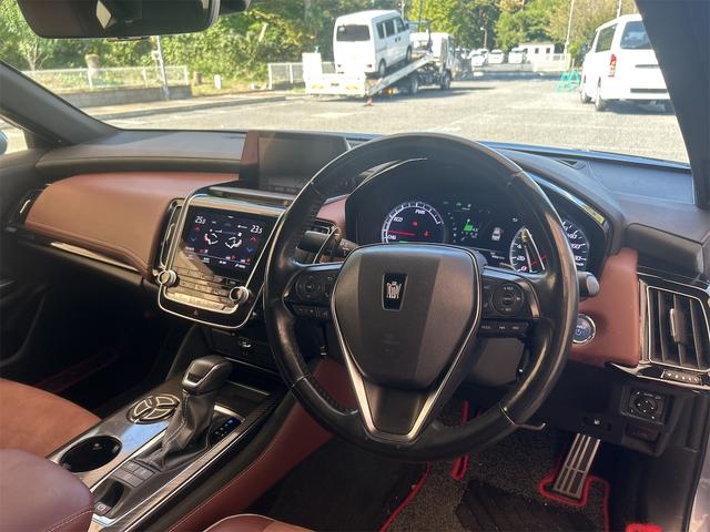 クラウンハイブリッド ＲＳアドバンス　ドライブレコーダー　クリアランスソナー　レーンアシスト　ナビ　ＴＶ　アルミホイール　オートマチックハイビーム　オートライト　ＣＶＴ　シートヒーター　スマートキー　電動格納ミラー　パワーシート　ＵＳＢ（12枚目）