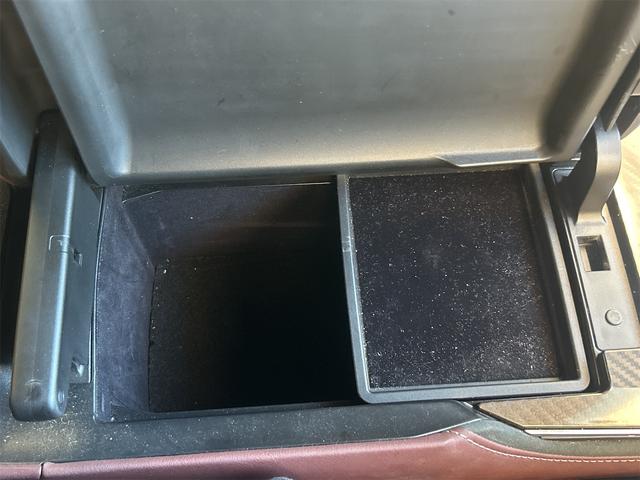 クラウンハイブリッド ＲＳアドバンス　ドライブレコーダー　クリアランスソナー　レーンアシスト　ナビ　ＴＶ　アルミホイール　オートマチックハイビーム　オートライト　ＣＶＴ　シートヒーター　スマートキー　電動格納ミラー　パワーシート　ＵＳＢ（33枚目）