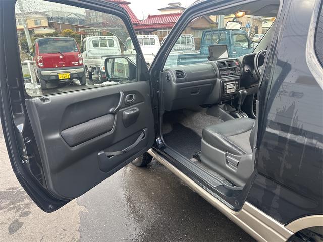 ジムニー ランドベンチャー 4WD 4AT CD/MDプレーヤー ポータブルナビ(12枚目)