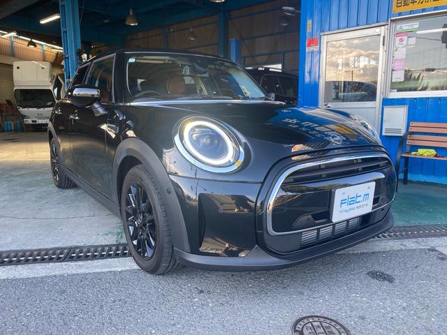 ＭＩＮＩ クーパーＤプレミアムプラスパッケージクラシックトリム　ワンオーナー　オプションレザーシート　シートヒーター　バックカメラ　アンビエントライト　アップルディスプレイ（2枚目）