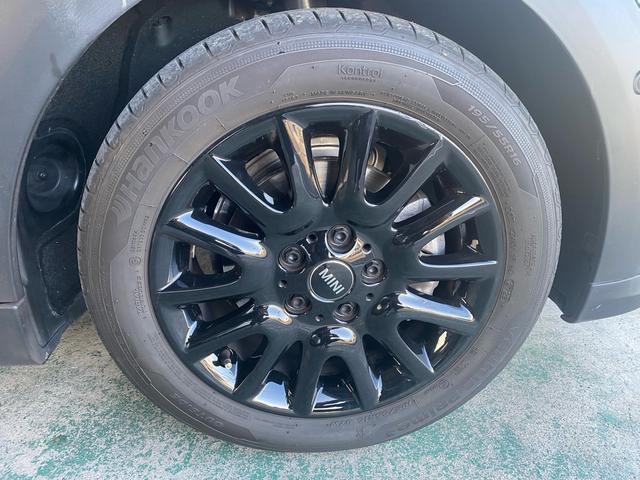 ＭＩＮＩ クーパーＤプレミアムプラスパッケージクラシックトリム　ワンオーナー　オプションレザーシート　シートヒーター　バックカメラ　アンビエントライト　アップルディスプレイ（6枚目）