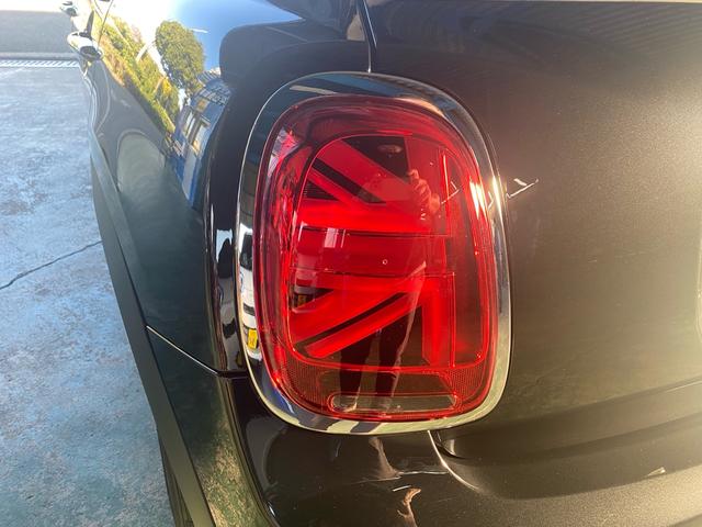 ＭＩＮＩ クーパーＤプレミアムプラスパッケージクラシックトリム　ワンオーナー　オプションレザーシート　シートヒーター　バックカメラ　アンビエントライト　アップルディスプレイ（10枚目）