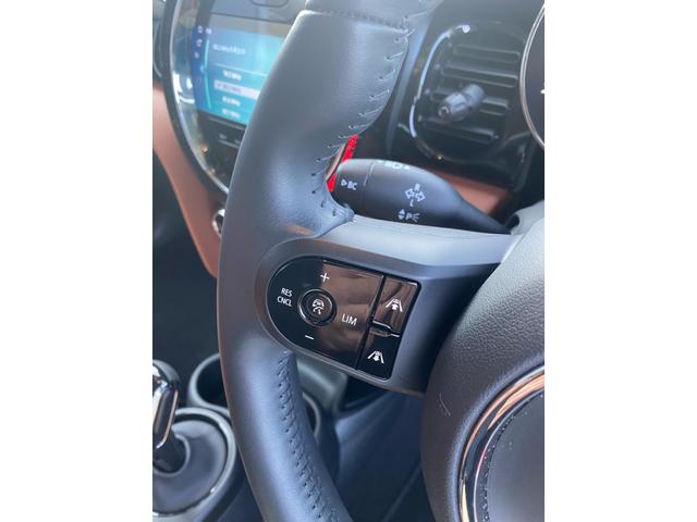 ＭＩＮＩ クーパーＤプレミアムプラスパッケージクラシックトリム　ワンオーナー　オプションレザーシート　シートヒーター　バックカメラ　アンビエントライト　アップルディスプレイ（35枚目）