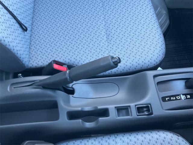 キャリイトラック 4WD 軽トラック AT 衝突被害軽減システム クリアランスソナー レーンアシスト アイドリングストップ ABS ESC エアコン パワーウィンドウ 運転席エアバッグ 助手席エアバッグ(5枚目)