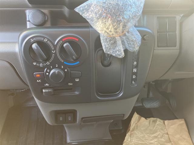 エブリイ PAリミテッド 届け出済み未使用車 両側スライドドア クリアランスソナー レーンアシスト 衝突被害軽減システム オートマチックハイビーム キーレスエントリー アイドリングストップ CVT 盗難防止システム ABS(15枚目)