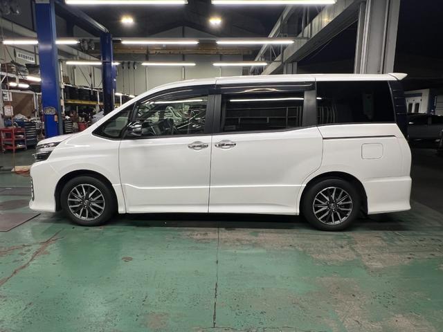 ヴォクシー ＺＳ　煌ＩＩ（5枚目）