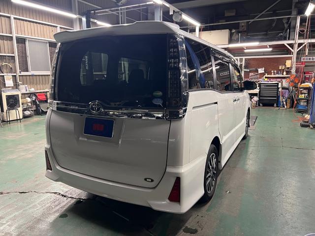 ヴォクシー ＺＳ　煌ＩＩ（8枚目）