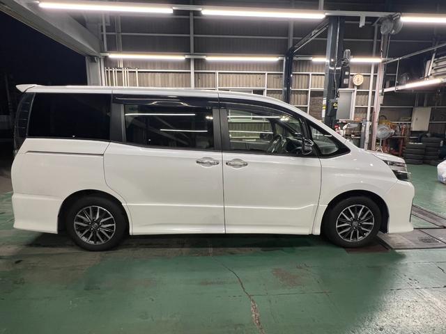 ヴォクシー ＺＳ　煌ＩＩ（10枚目）