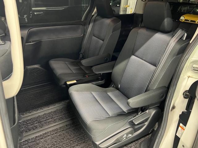 ヴォクシー ＺＳ　煌ＩＩ（13枚目）