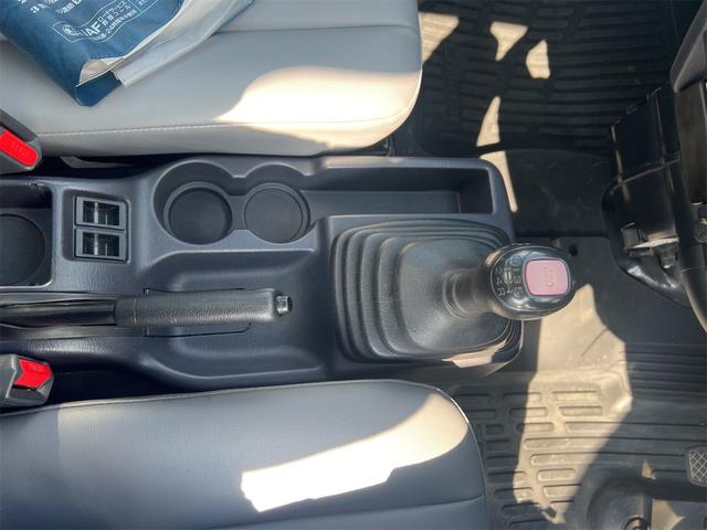 在庫車両の内装・外装ともに徹底クリーニング！在庫車両は全車磨き済み★ボディーからヘッドライトまで気になるくすみはすべて対応しております！きれいな車両をぜひ一度ご覧ください。