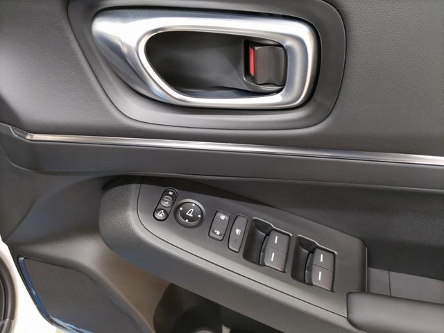 ヴェゼル ｅ：ＨＥＶ　Ｚ　登録済未使用車　Ｈｏｎｄａ　ＣＯＮＮＥＣＴディスプレー＋ＥＴＣ２．０車載器＋ワイヤレス充電器　ＬＥＤヘッドライト　前席シートヒーター／ステアリングヒータ　電子パーキングブレーキ　スマートキー（20枚目）
