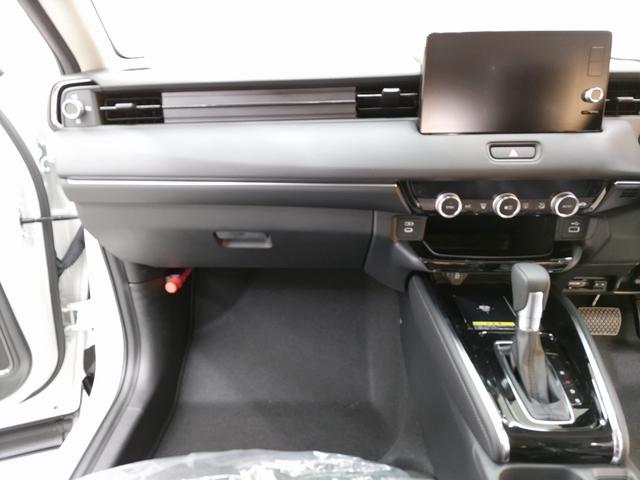 ヴェゼル ｅ：ＨＥＶ　Ｚ　登録済未使用車　Ｈｏｎｄａ　ＣＯＮＮＥＣＴディスプレー＋ＥＴＣ２．０車載器＋ワイヤレス充電器　ＬＥＤヘッドライト　前席シートヒーター／ステアリングヒータ　電子パーキングブレーキ　スマートキー（22枚目）