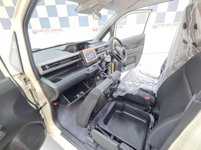 ワゴンＲ ＦＸ　ＤＣＢＳ（予防安全機能）　届出済未使用車　誤発進抑制機能　電動格納ドアミラー　プッシュスタート　キーレス　運転席シートヒーター　ベンチシート　オートエアコン　助手席シートアンダーボックス（31枚目）