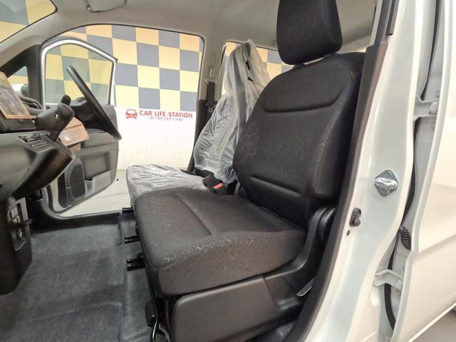 ワゴンR FX 届出済未使用車 DCBS(予防安全機能) 誤発進抑制機能 電動格納ドアミラー プッシュスタート キーレス 運転席シートヒーター ベンチシート オートエアコン 助手席シートアンダーボックス(26枚目)